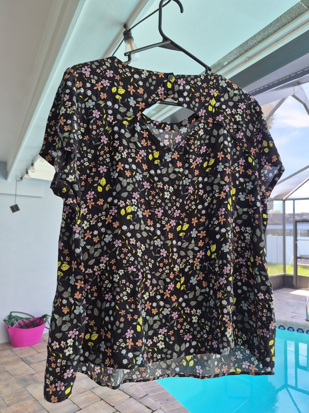 LOFT Black Floral Short Sleeve Blouse with Keyhole Back